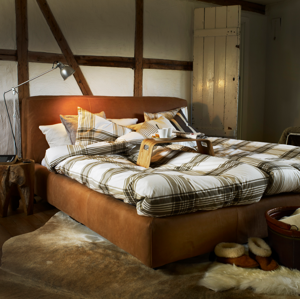 Shabby Bed - Interior Living