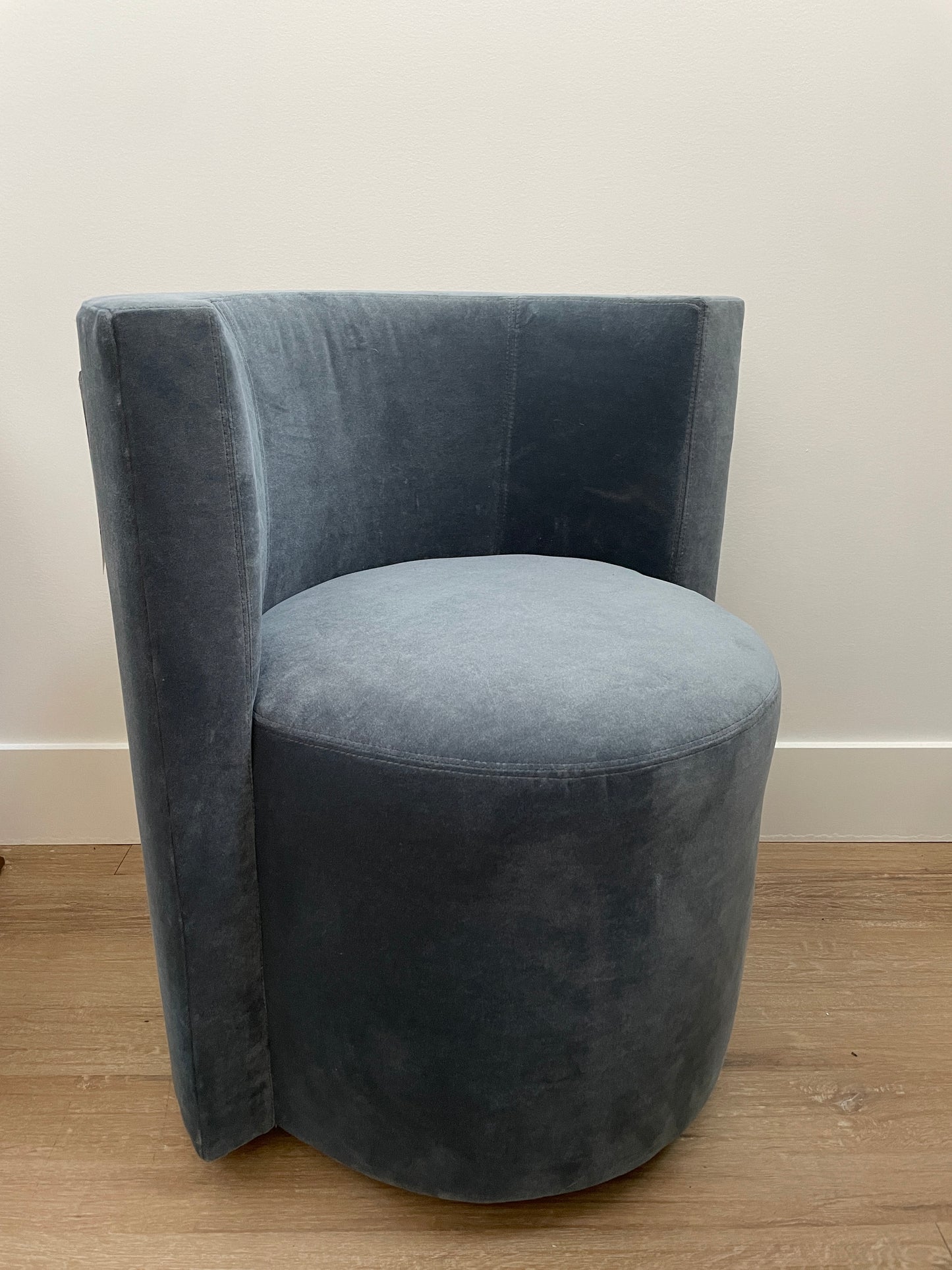 Poppy No Welt Full Swivel Chair - Interior Living