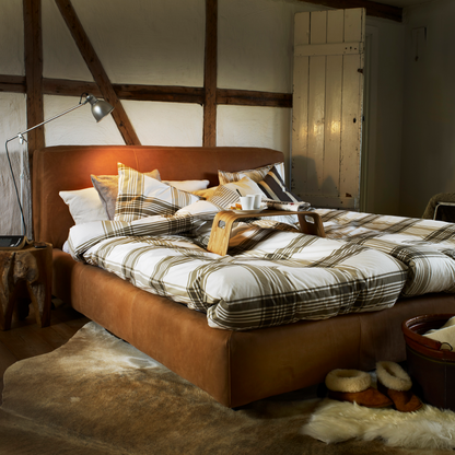 Shabby Bed - Interior Living