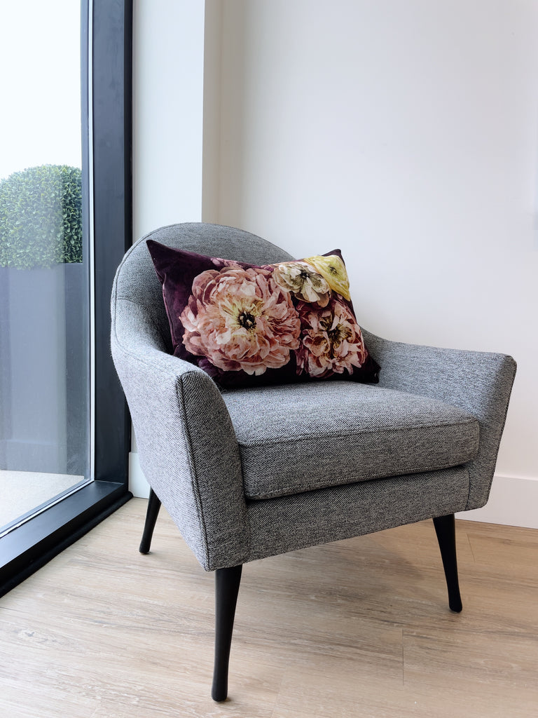 Le Poeme de Fleurs Rosewood Pillow