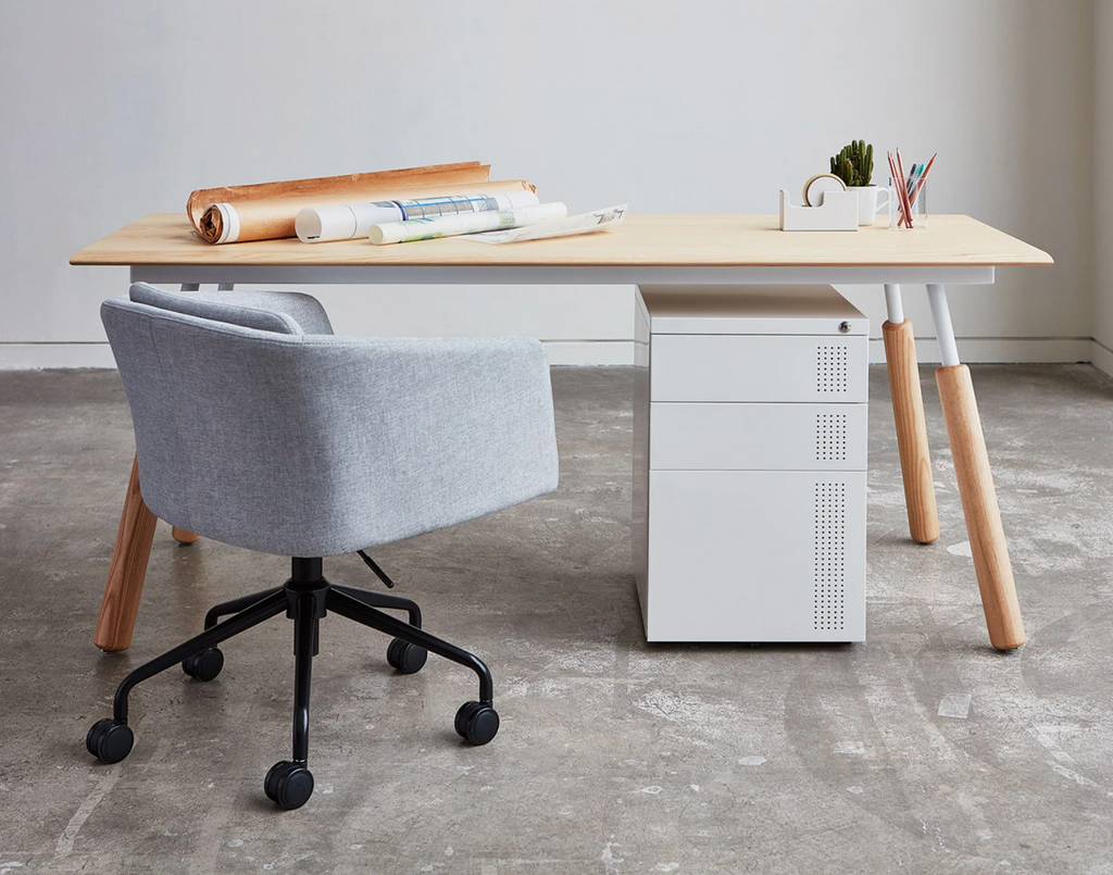 Envoy Desk