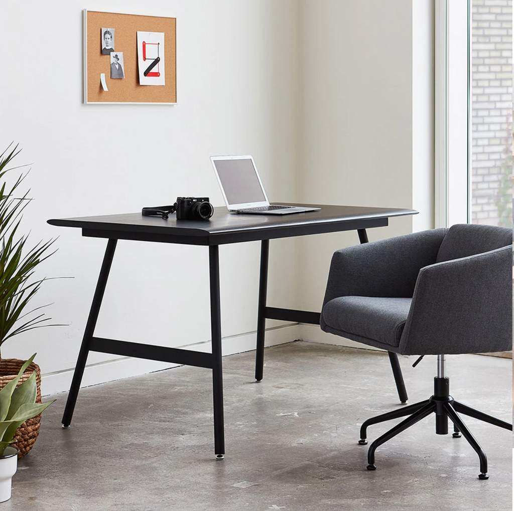 Envoy Desk